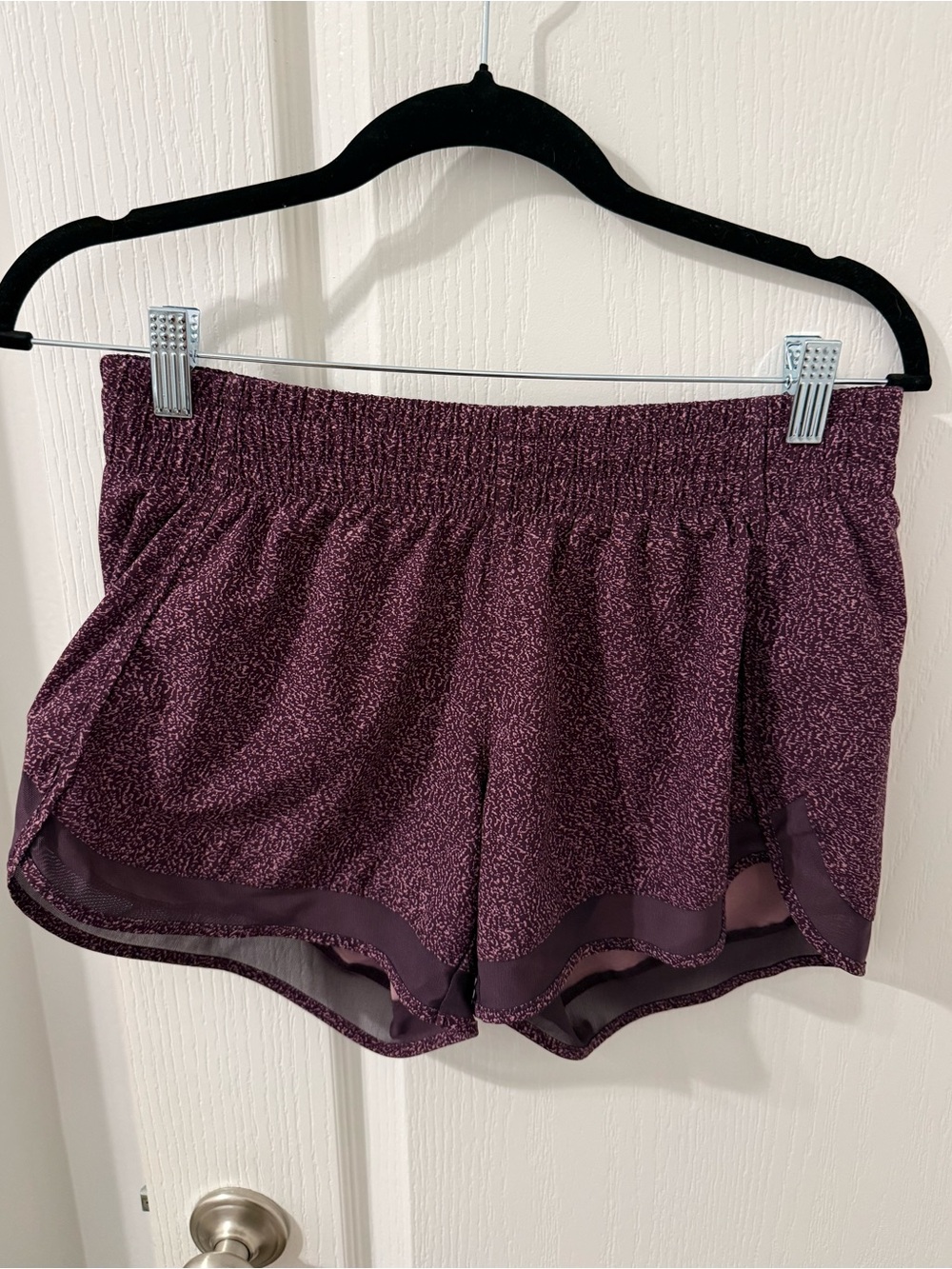 Athleta Mesh Racer Run Short 4”, size small, purple speckled print